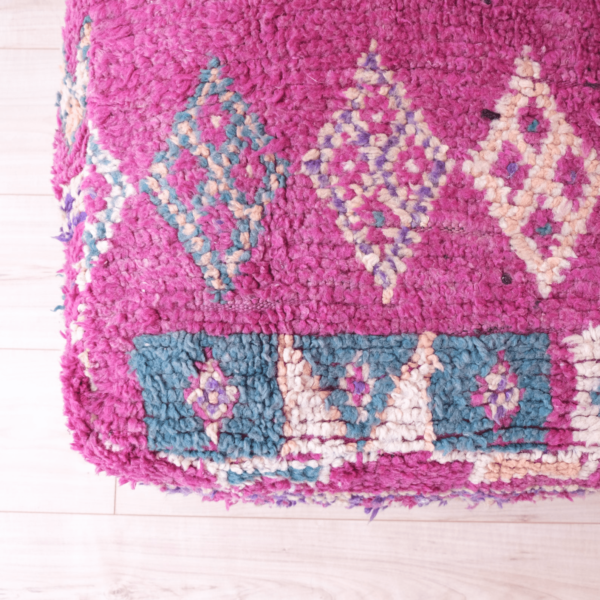 Schöner marokkanischer Berber Pouf in Lila KILIM BERBER BODENKISSEN