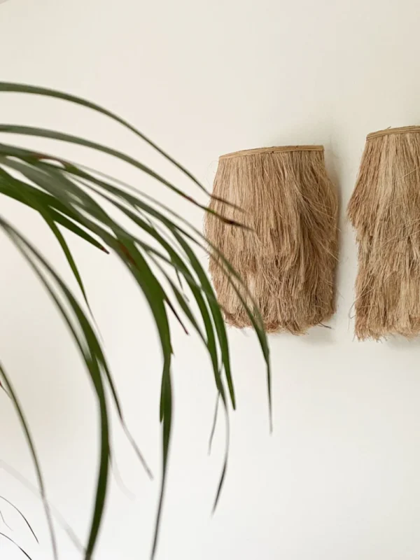 Abaca Wall Applique ist eine charmante und außergewöhnliche Wandleuchte
