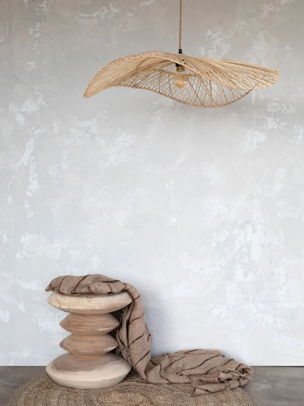 Chapeau Pendant L – Handgeflochtene Rattan-Hängeleuchte in Hutform