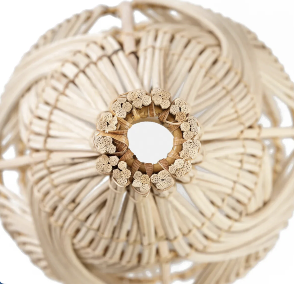 Garaffa Pendelleuchte Natural M – Handgeflochtene Rattan-Hängeleuchte