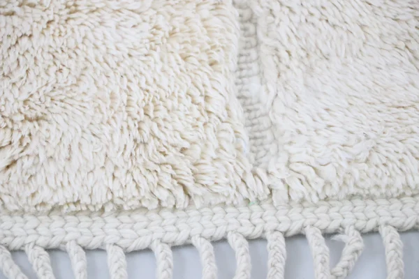 Beni Mrirt Lines. Grafisch. Sanft. Einzigartig